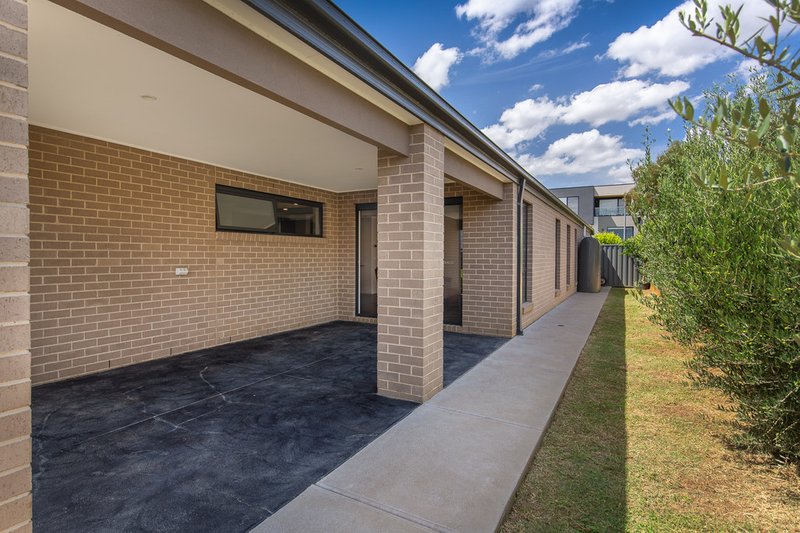 Photo - 34 Almondsbury Avenue, Berwick VIC 3806 - Image 16