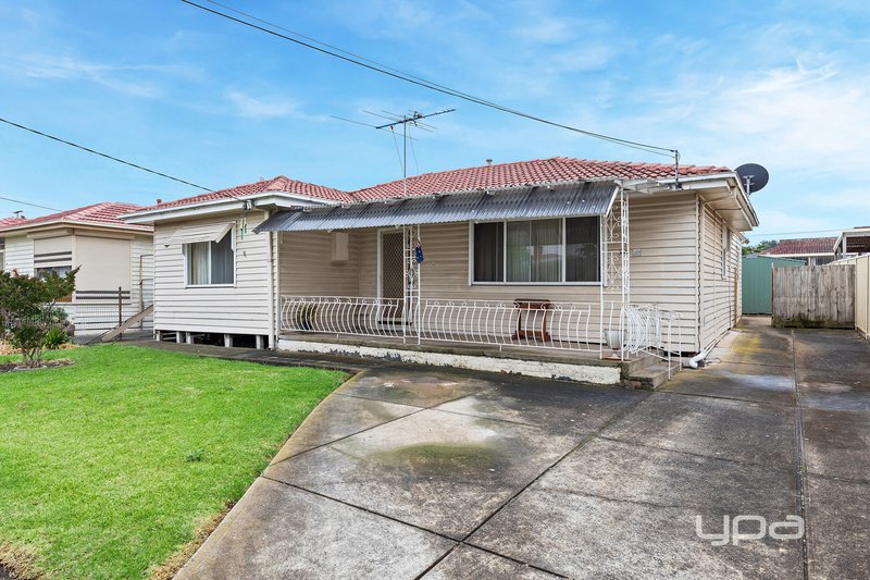 Photo - 34 Andrew Road, St Albans VIC 3021 - Image 2