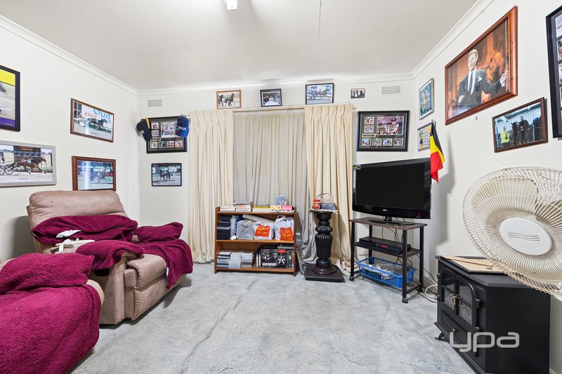 Photo - 34 Andrew Road, St Albans VIC 3021 - Image 11