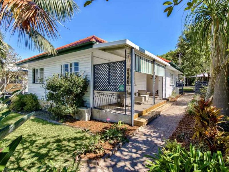 Photo - 34 Araluen Street, Kedron QLD 4031 - Image 2