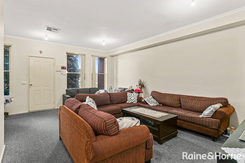 Photo - 34 Athol Avenue, Roxburgh Park VIC 3064 - Image 4