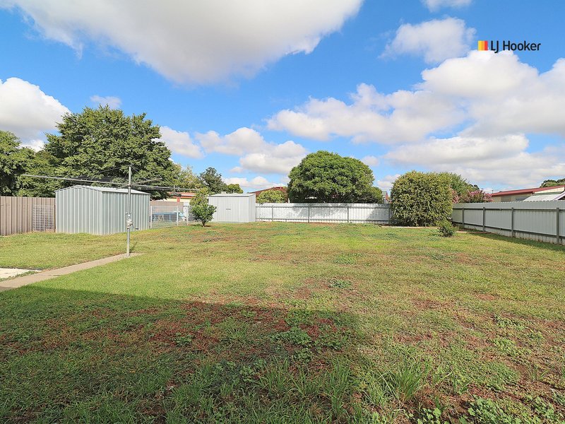 Photo - 34 Balleroo Crescent, Glenfield Park NSW 2650 - Image 12