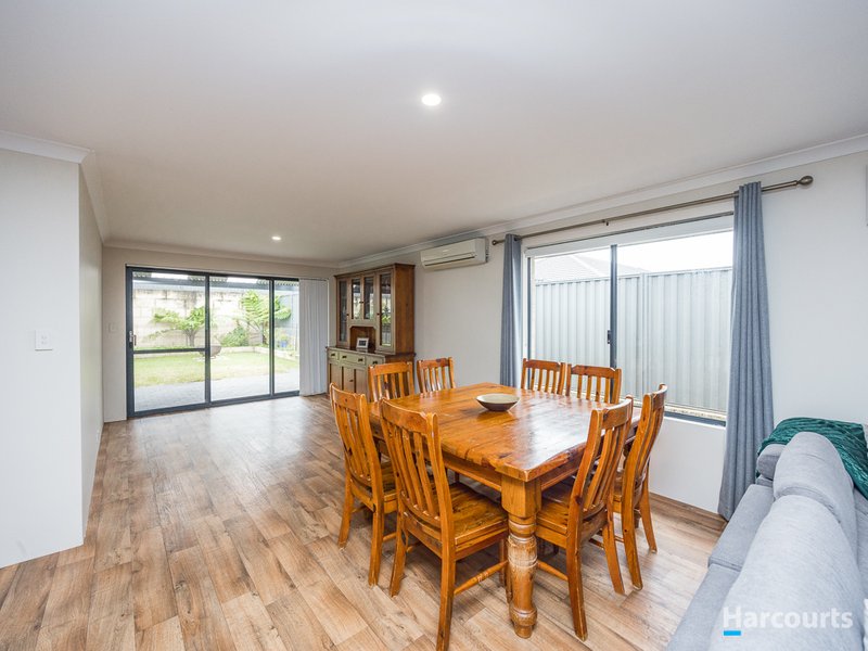 Photo - 34 Ballybofey Loop, Bullsbrook WA 6084 - Image 9