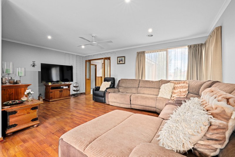 Photo - 34 Barber Drive, Hoppers Crossing VIC 3029 - Image 7