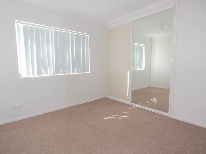 Photo - 34 Barry Street, Emerald QLD 4720 - Image 7