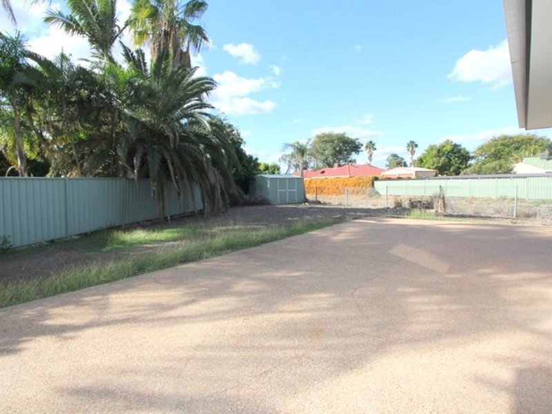 Photo - 34 Barry Street, Emerald QLD 4720 - Image 10