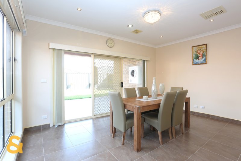 Photo - 34 Beechworth Avenue (Greenvale Lakes) , Roxburgh Park VIC 3064 - Image 7