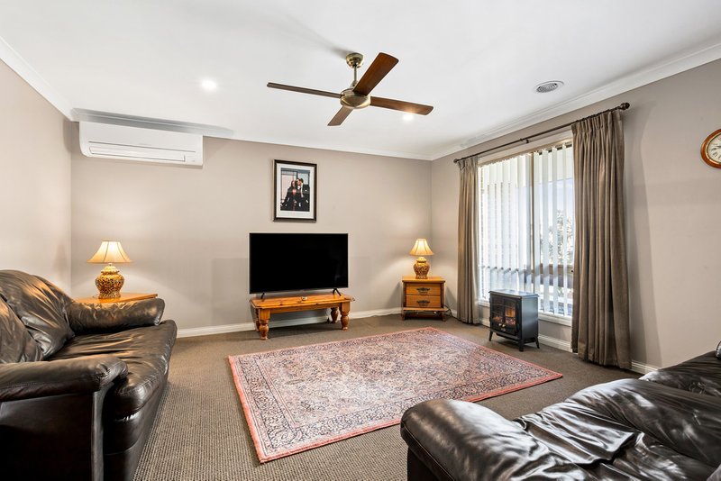 Photo - 34 Belvedere Drive, Pakenham VIC 3810 - Image 2