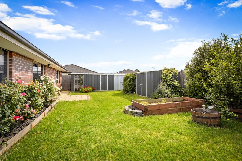 Photo - 34 Belvedere Drive, Pakenham VIC 3810 - Image 12