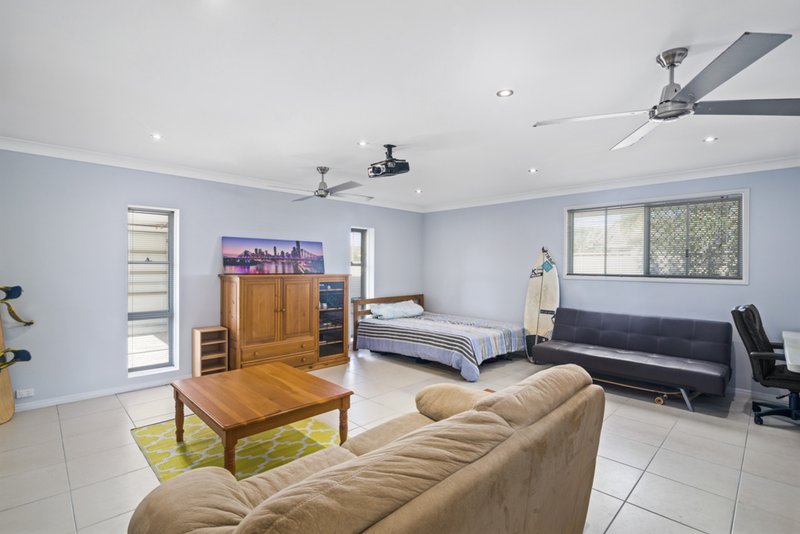 Photo - 34 Bergamont Street, Elanora QLD 4221 - Image 14