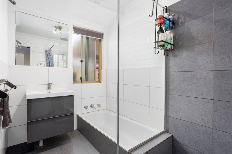 Photo - 34 Bibra Drive, Bibra Lake WA 6163 - Image 2