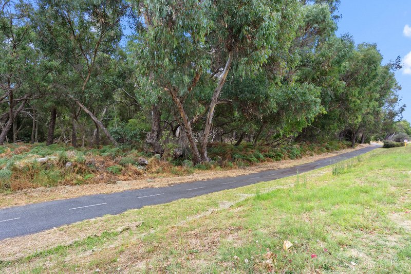 Photo - 34 Bibra Drive, Bibra Lake WA 6163 - Image 24