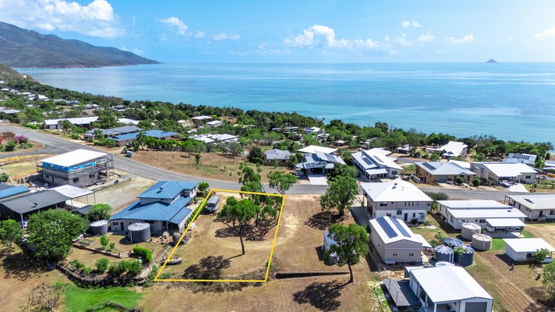 34 Blackcurrant Drive, Hideaway Bay QLD 4800