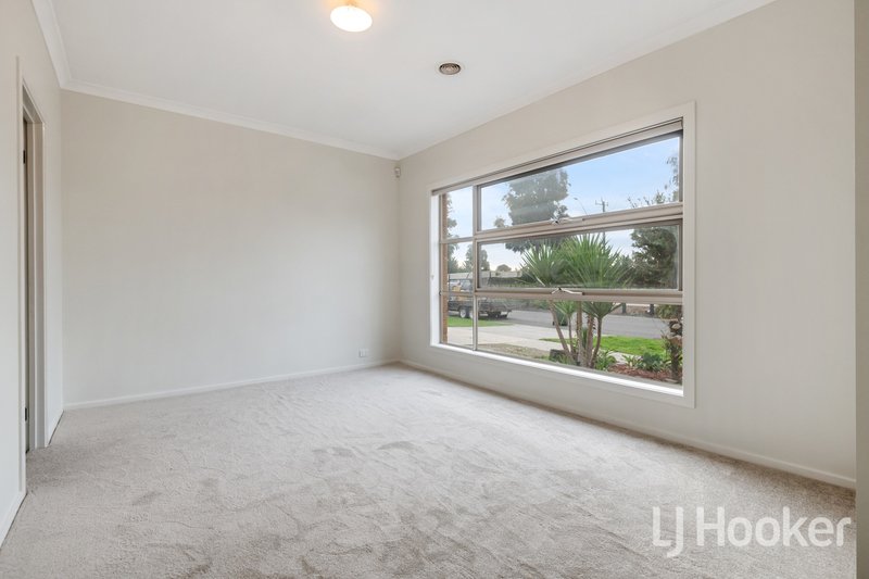 Photo - 34 Bluebell Drive, Craigieburn VIC 3064 - Image 5