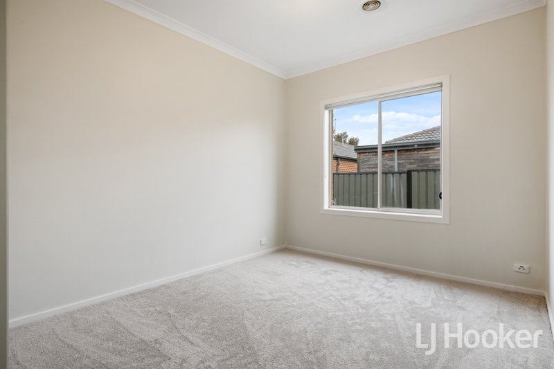 Photo - 34 Bluebell Drive, Craigieburn VIC 3064 - Image 6