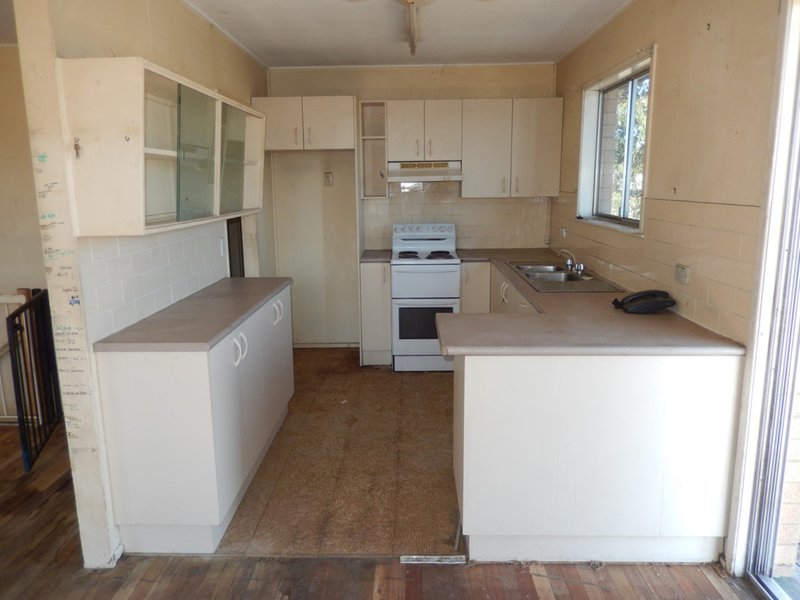 Photo - 34 Bognuda Street, Bundamba QLD 4304 - Image 3