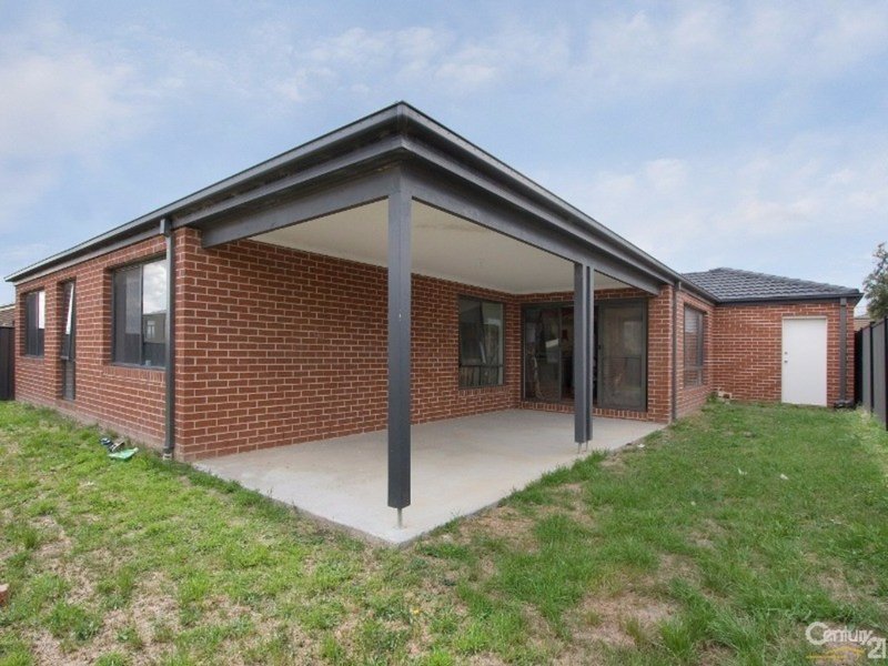 Photo - 34 Bonneville Parade, Pakenham VIC 3810 - Image 7