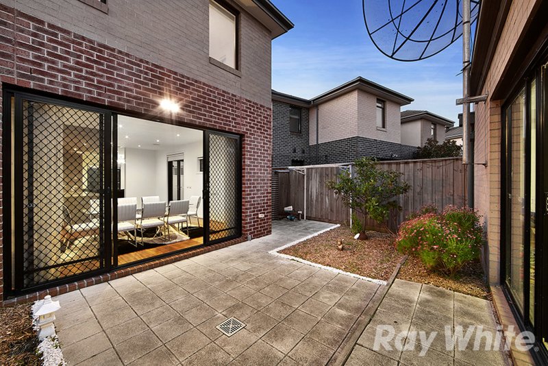 Photo - 34 Botanic Drive, Clayton South VIC 3169 - Image 10