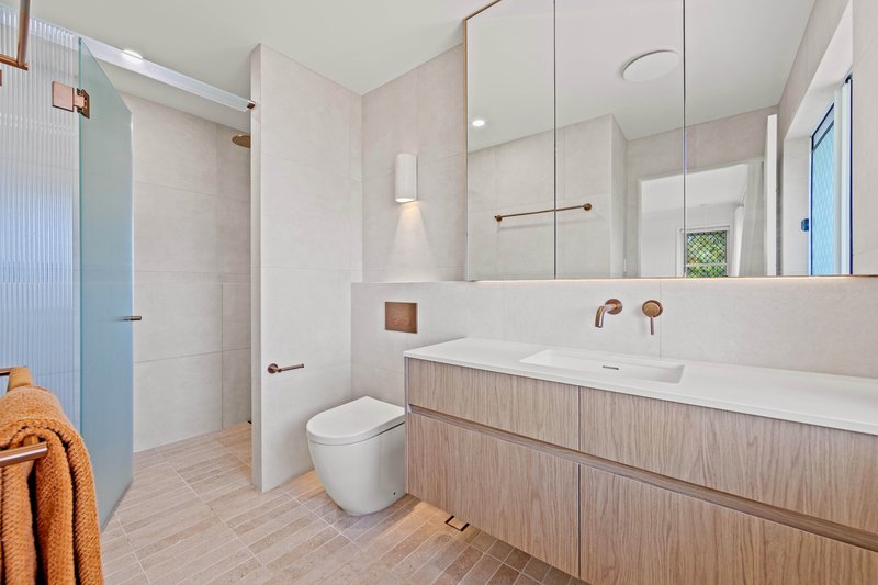 Photo - 34 Breakwater Road, Robina QLD 4226 - Image 7