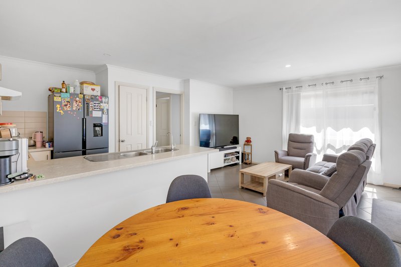 Photo - 34 Bristol Crescent, Davoren Park SA 5113 - Image 6