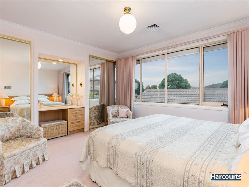 Photo - 34 Buckingham Drive, Rowville VIC 3178 - Image 9