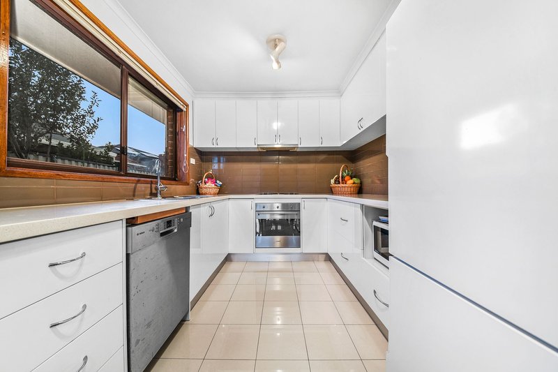 Photo - 34 Cabinda Drive, Keysborough VIC 3173 - Image 4