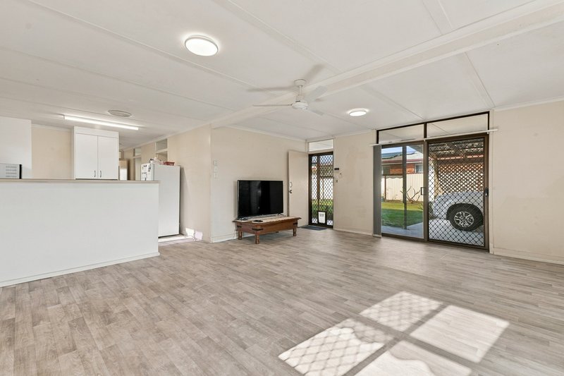 Photo - 34 Caddy Avenue, Urraween QLD 4655 - Image 7
