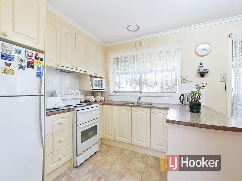 Photo - 34 Campbell Parade, Cranbourne VIC 3977 - Image 4