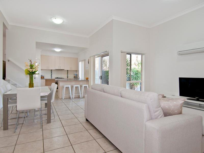 Photo - 34 Carnarvon Crescent, Waterford QLD 4133 - Image 2