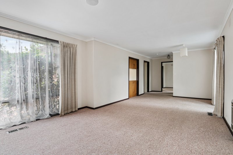 Photo - 34 Carole Avenue, Chirnside Park VIC 3116 - Image 5