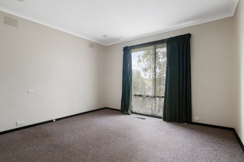 Photo - 34 Carole Avenue, Chirnside Park VIC 3116 - Image 7