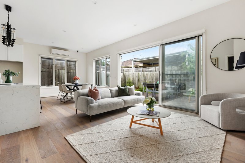 Photo - 3/4 Catherine Avenue, Mount Waverley VIC 3149 - Image 2