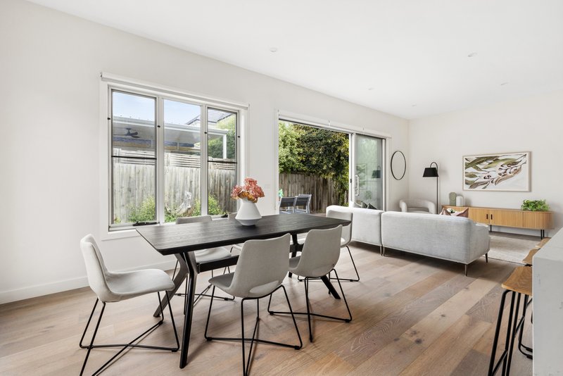 Photo - 3/4 Catherine Avenue, Mount Waverley VIC 3149 - Image 3