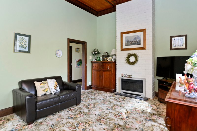 Photo - 34 Cecil Street, Benalla VIC 3672 - Image 3