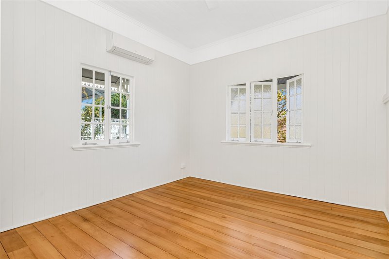 Photo - 34 Cedar Street, Greenslopes QLD 4120 - Image 8