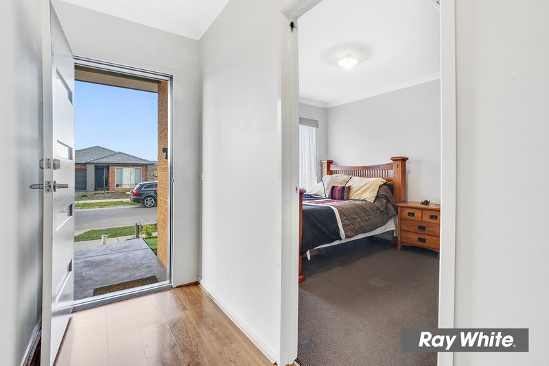 Photo - 34 Chantelle Parade, Tarneit VIC 3029 - Image 4