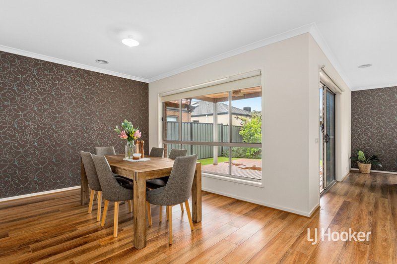 Photo - 34 Chartwell Avenue, Truganina VIC 3029 - Image 3