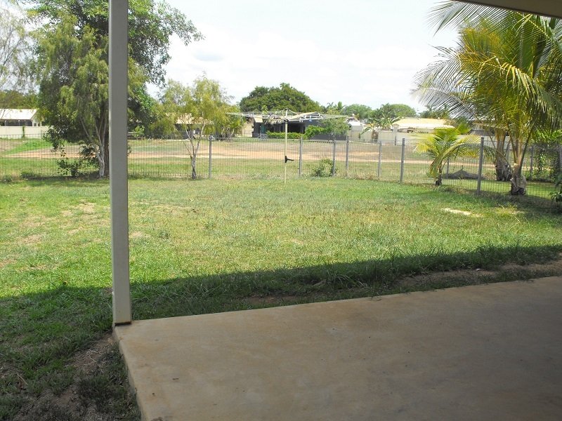 Photo - 3/4 Christie Ave , Nanum QLD 4874 - Image 13