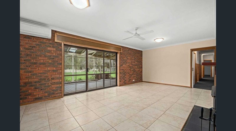 Photo - 34 Collison Road, Cranbourne East VIC 3977 - Image 4