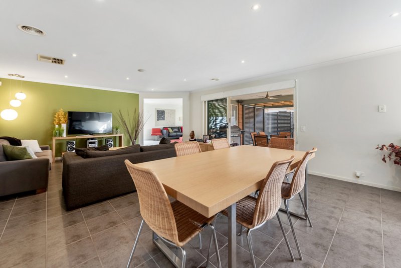 Photo - 34 Coogee Drive, Taylors Hill VIC 3037 - Image 13