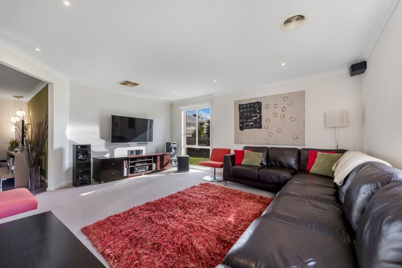 Photo - 34 Coogee Drive, Taylors Hill VIC 3037 - Image 17