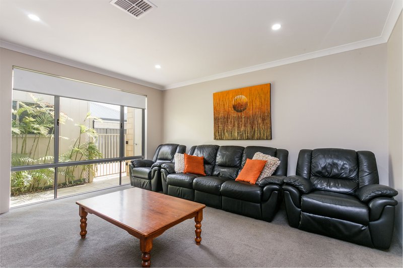 Photo - 34 Coogee Road, Lake Coogee WA 6166 - Image 9