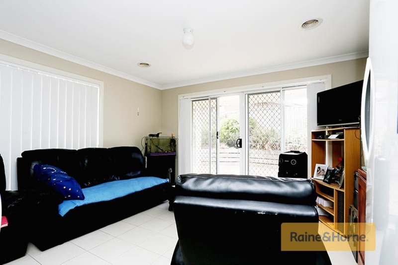 Photo - 34 Cootamundra Circuit, Melton West VIC 3337 - Image 3