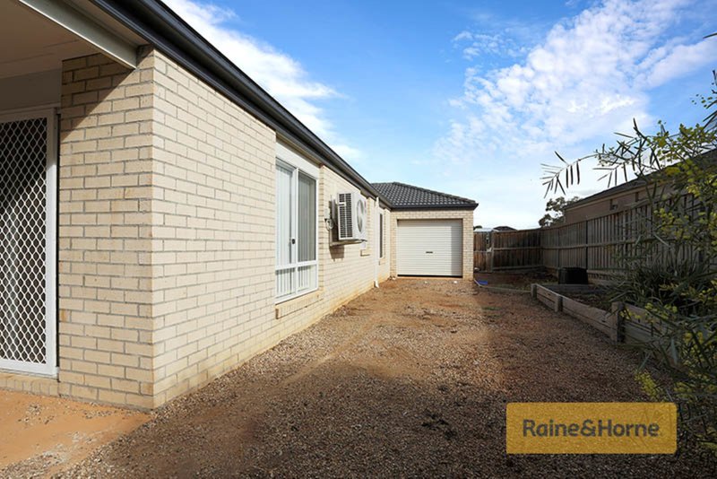 Photo - 34 Cootamundra Circuit, Melton West VIC 3337 - Image 9