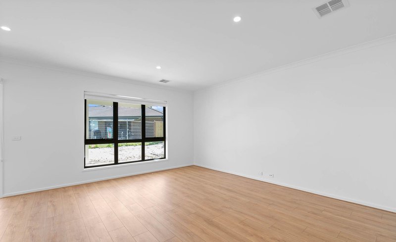 Photo - 34 Coral Vine Road, Junction Village VIC 3977 - Image 5