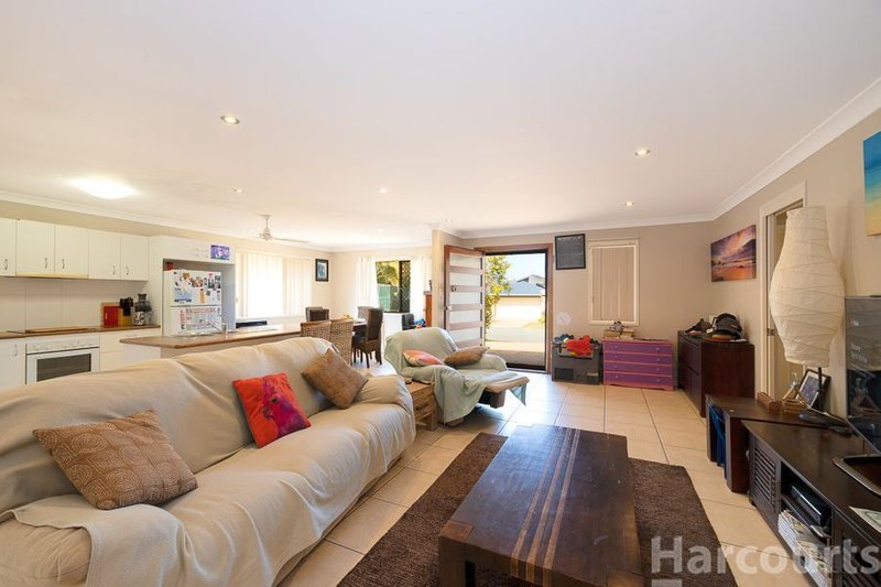 Photo - 34 Corrimal Place, Sandstone Point QLD 4511 - Image 5