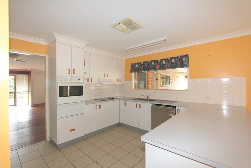 Photo - 34 Cowan Crescent, Emerald QLD 4720 - Image 3