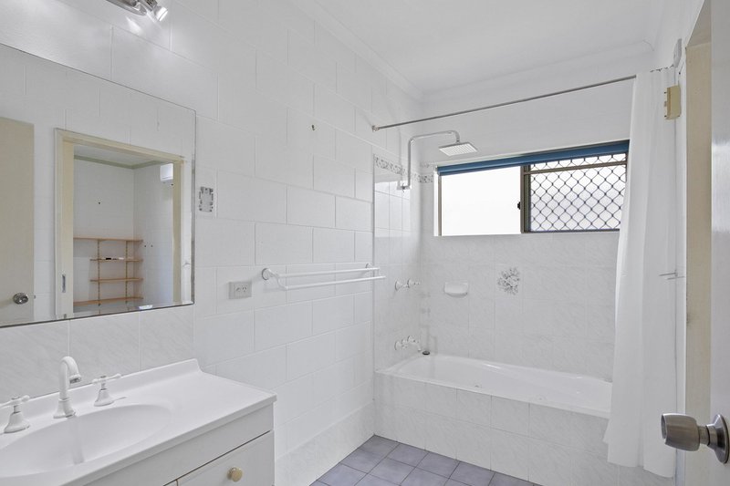 Photo - 34 Cracknell Road, White Rock QLD 4868 - Image 6