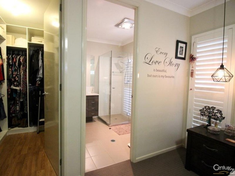 Photo - 34 Craighill Crescent, Cameron Park NSW 2285 - Image 10