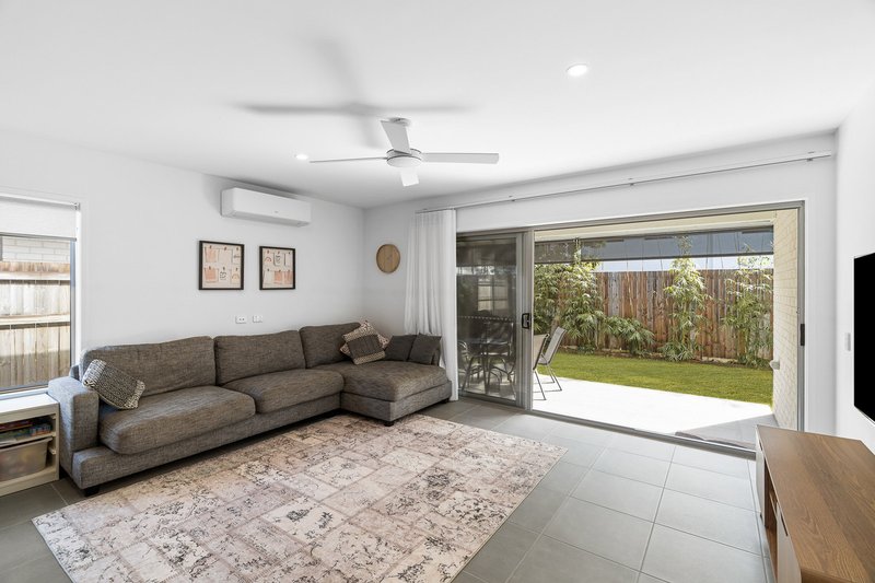 Photo - 34 Crawford Street, Strathpine QLD 4500 - Image 5